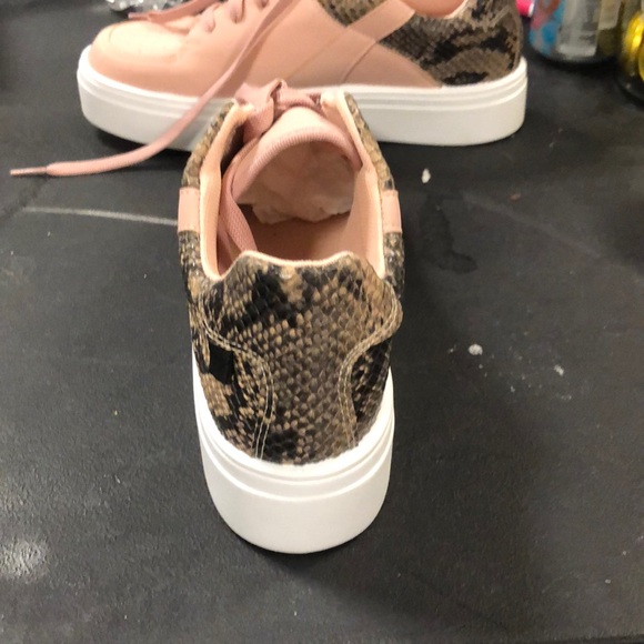 pink sneakers with snakeskin detail - Picture 3 of 4